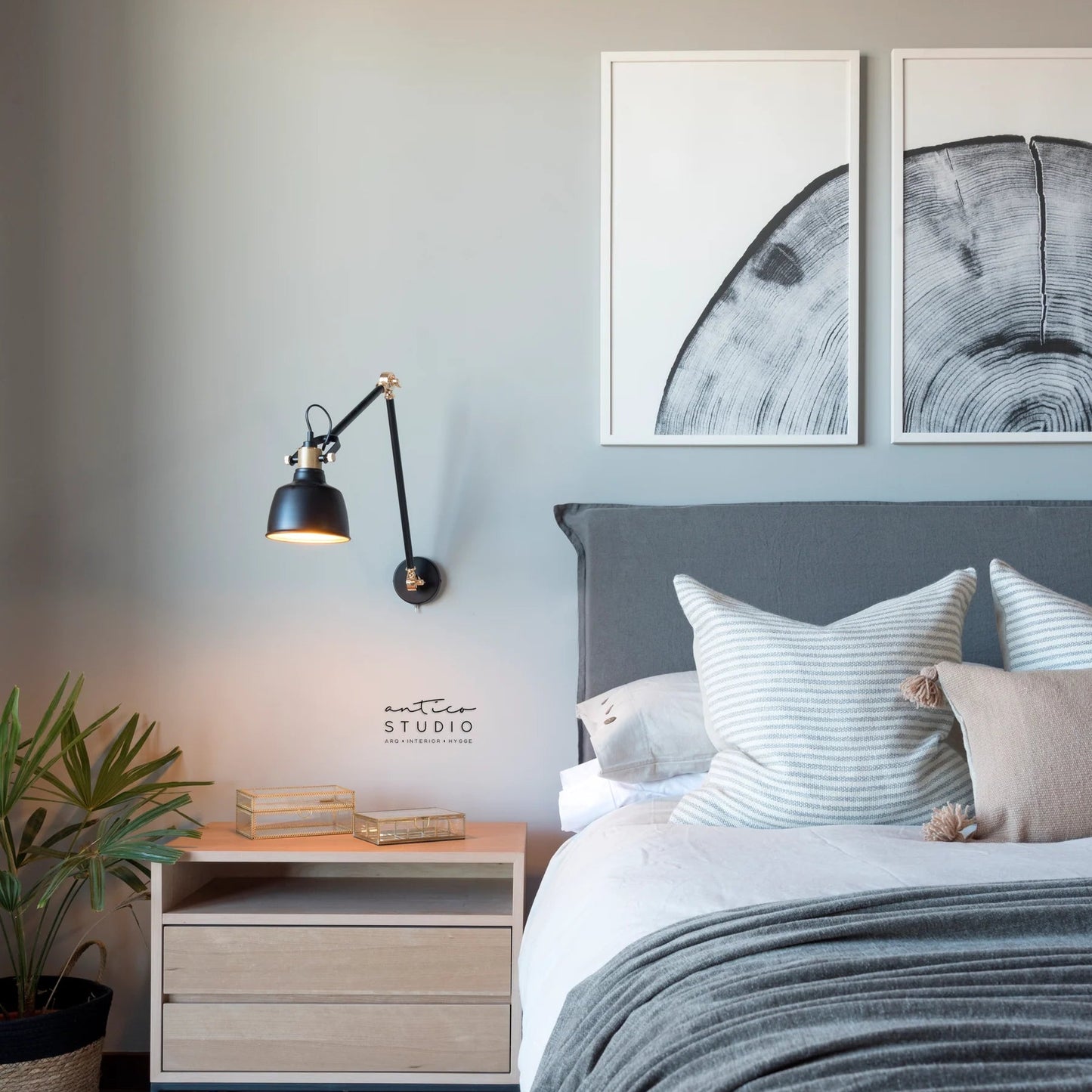 Black Bottom Girl Flexi Wall